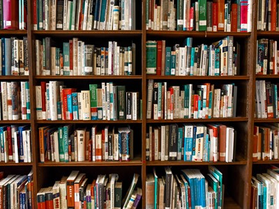 A photo of a full and colourful library shelf
